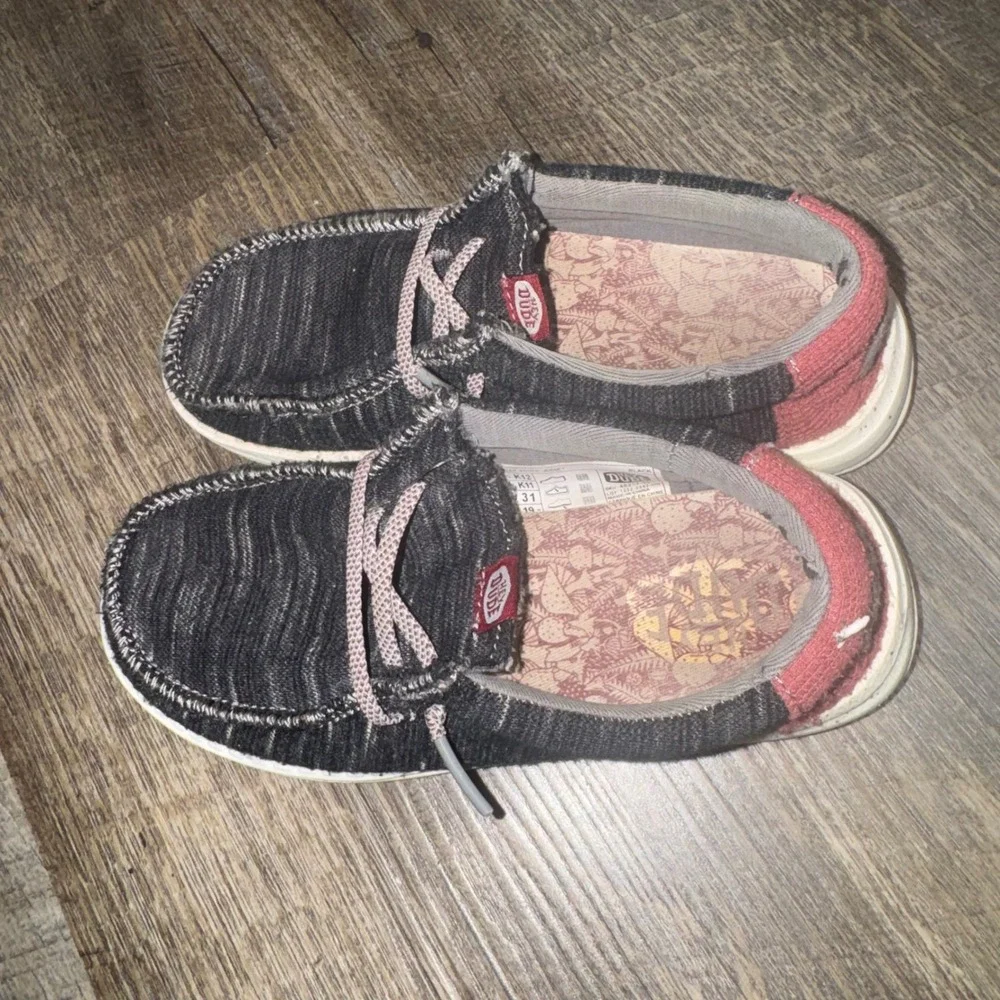 Hey Dude Wally Youth Jersey Charcoal Grey Red Mushroom Print Loafers Size K12
